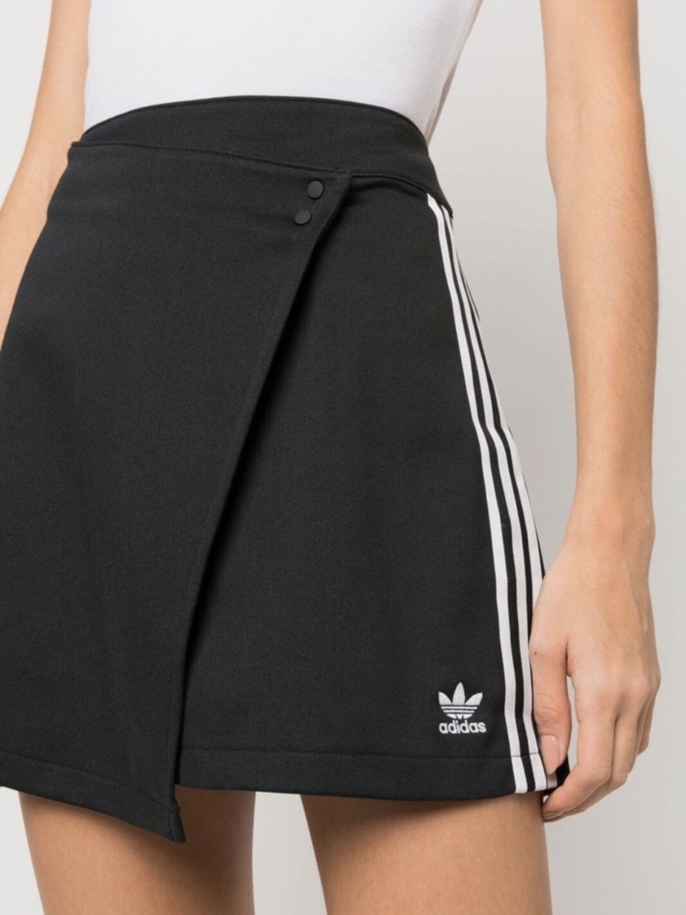 ADIDAS ORIGINALS Women’s ADICOLOR 3-STRIPES SHORT WRAPPING SKIRT black lge & med
